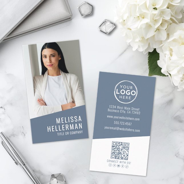 Carte De Visite Logo Vertical Code QR Photo Moderne Bleu (Blue Modern Photo QR Code Logo Vertical Business Card)
