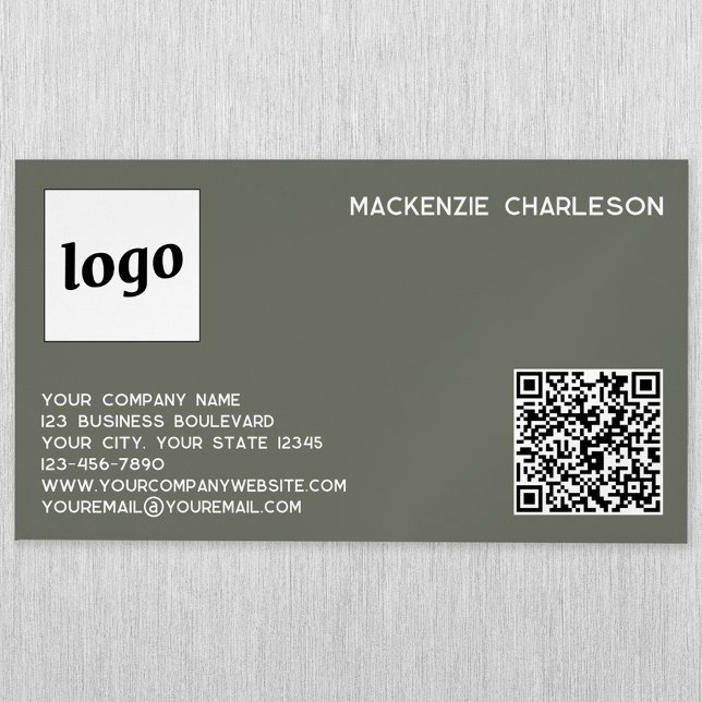 Carte De Visite Magnétique Simple Logo et Code QR Vert Sauge (Logo QR code and custom text minimalist professional sage green magnetic business card)