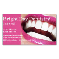 Sourire de femme. Dents blanchissant. Soins