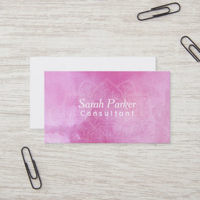 Carte De Visite Mandala blanc au-dessus de l'aquarelle rose-foncé (Devant/Arrière en situation)