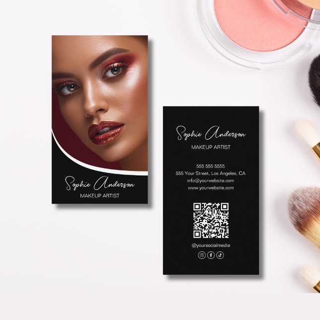 Carte De Visite Maquilleuse de style moderne noir et blanc (Modern Script Makeup Artist Black and White Business Card)
