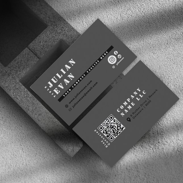 Carte De Visite Médias sociaux modernes Tous Black Bold Typographi (Modern Social Media All Black Bold Typography Business Card )