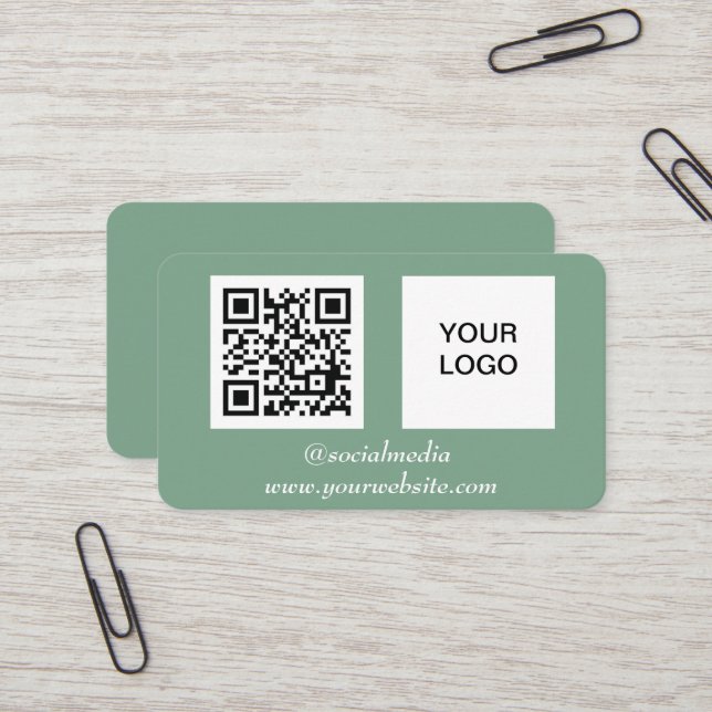 Carte De Visite Médias sociaux QR Code Sage Green Professionnel (Devant/Arrière en situation)