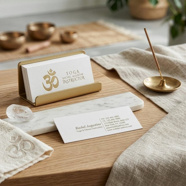 Carte De Visite Mini Instructrice de yoga symbole OM gaufré blanc et or (Créateur téléchargé)