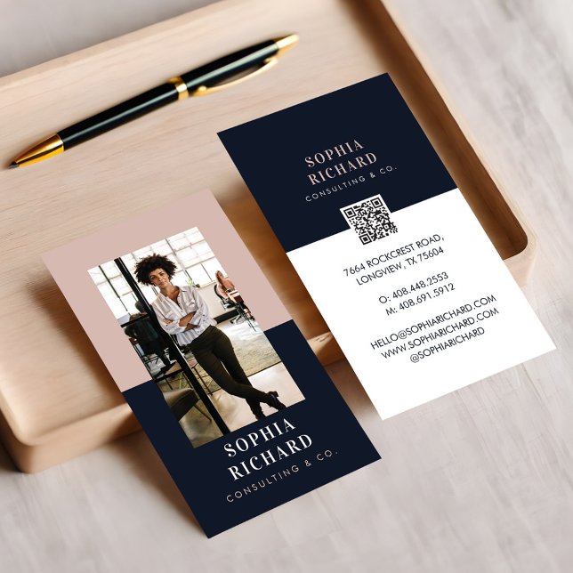 Carte De Visite Miniature moderne rose et marine Code QR (Modern Minimal Pink & Navy Business Photo QR Code Business Card)