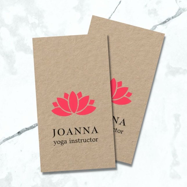 Carte De Visite Minimal Élégant Kraft Rouge Lotus Yoga (Créateur téléchargé)