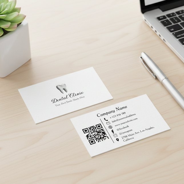 Carte De Visite Modern Dental Clinic Logo QR Code  (Créateur téléchargé)