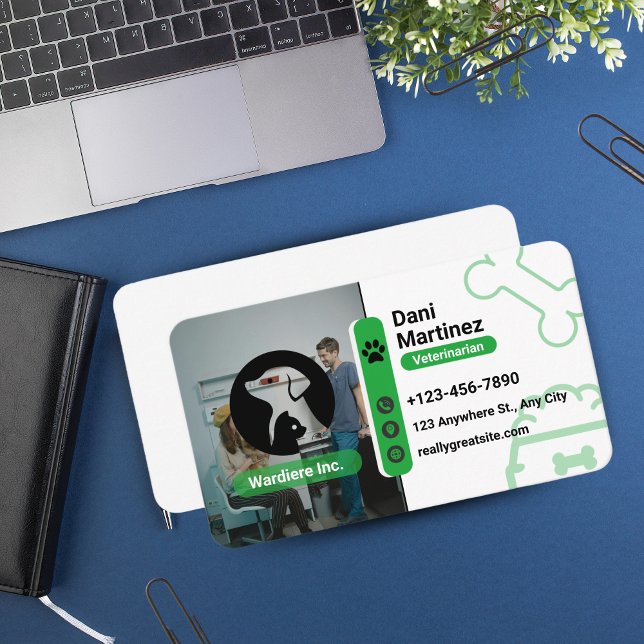 Carte De Visite Modern Vet Animal Hospital – Black & Green  (Modern Vet Clinic Business Card – White & Green )