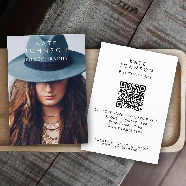 Carte De Visite Moderne Design Full Photo Code QR Médias sociaux (Modern Stylish Full Photo QR Code Social Media Business Card)