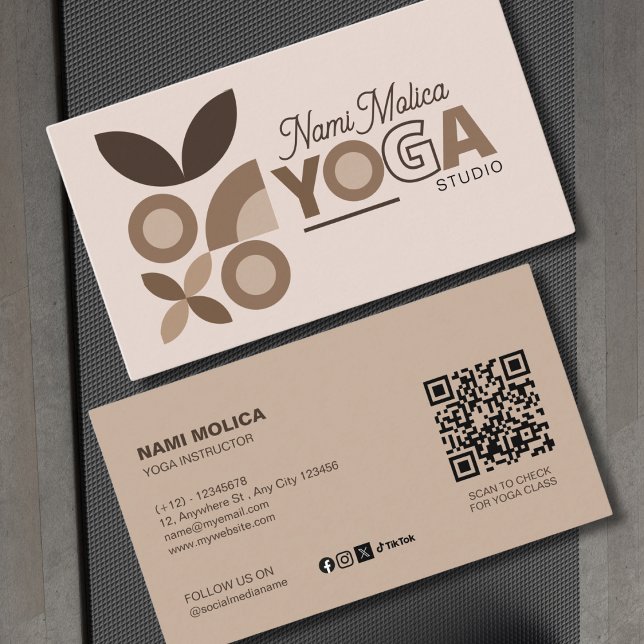 Carte De Visite Moderne Elegant Beige Brown Aesthétique Yoga Studi (Créateur téléchargé)