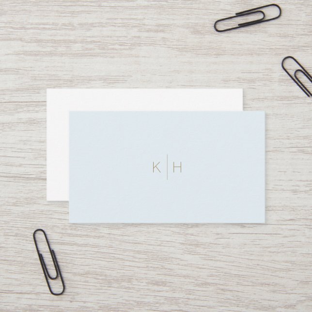 Carte de visite Monogramme blanc bleu pâle minimal (Devant/Arrière en situation)