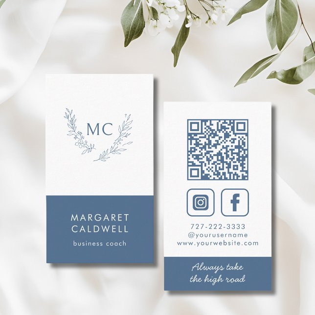 Carte De Visite Monogramme bleu poussiéreux couronne verticale (Dusty Blue Monogram Wreath Social Media Vertical Business Card )