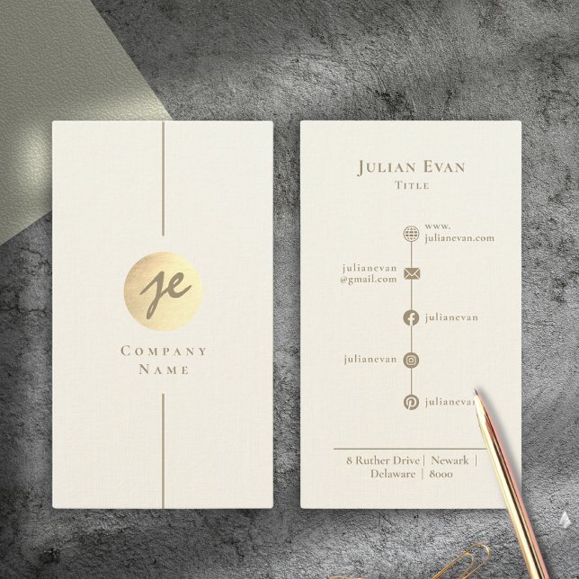 Carte De Visite Monogramme de luxe moderne crémeux blanc & or (Modern Creamy White & Gold Luxe Script Monogram Business Card)