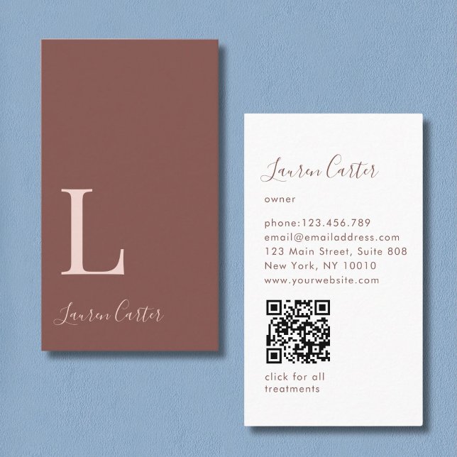 Carte De Visite Monogramme minimal moderne Brown Blush QR Code (Modern Minimal Monogram Brown Blush QR Code Business Card)