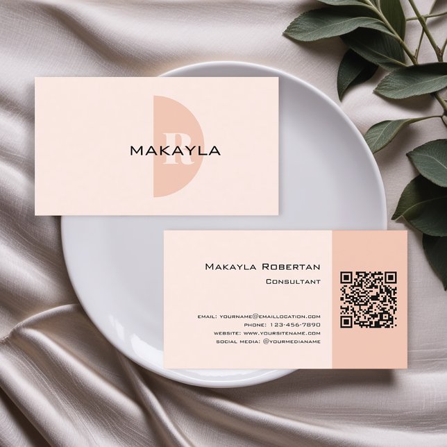 Carte De Visite Monogramme rose rose moderne QR Code (Get these personalized business cards with a convenient QR code and modern design.)