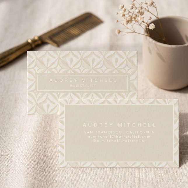 Carte De Visite Motif Géométrique Élégant (Simulated business cards on table)