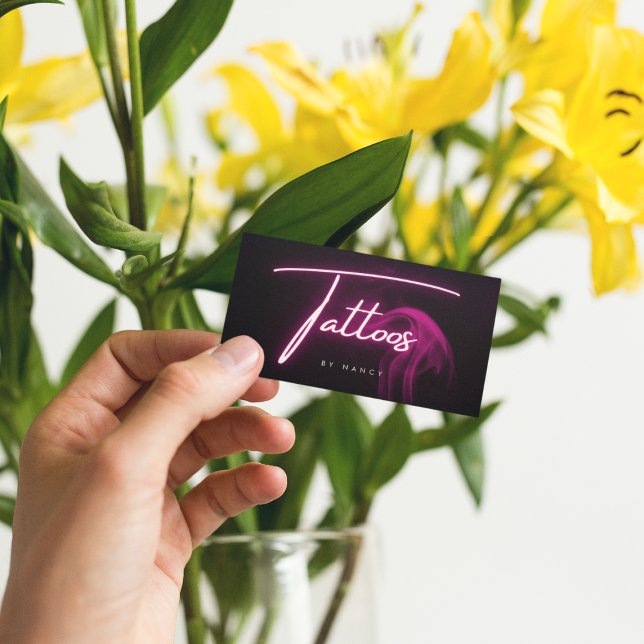 Carte De Visite Neon rose chaud et tatouages fumés Script manuscri (Créateur téléchargé)