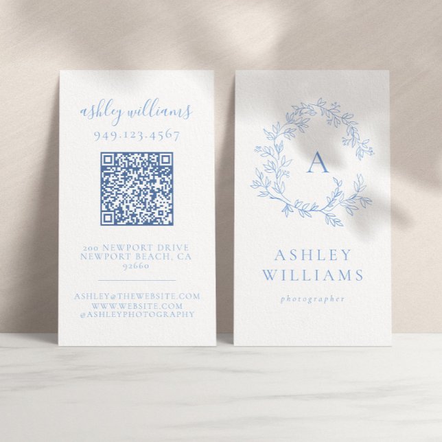 Carte De Visite Pastel Blue Monogram QR Code Floral Crest (Créateur téléchargé)
