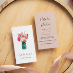 Carte De Visite Peony Bouquet<br><div class="desc">Les élégants cartes de visite verticaux pour fleuristes, designers floraux ou professionnels de l'organisation d'évènements présentent un bouquet vibrant de pivoines roses et pêche à l'aquarelle niché dans un bocal de mason bleu. Personnalisez avec votre nom et/ou votre nom d'entreprise en dessous, et ajoutez vos coordonnées à l'envers sur un...</div>