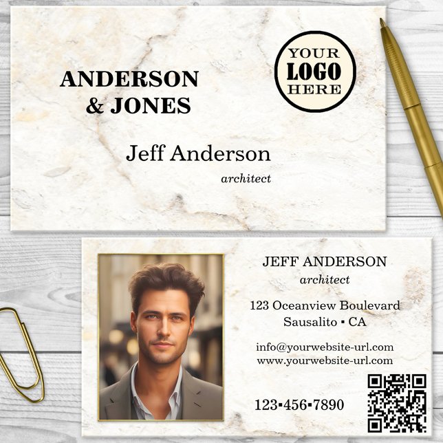 Carte De Visite Photo d'Architecte Professionnel en Marbre Moderne (Business card featuring a simple design with white marble. With photo, logo and QR code template)