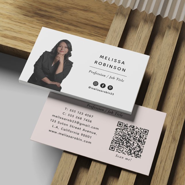 Carte De Visite Photo Professionnel Moderne et Code QR Rose Pâle (Créateur téléchargé)