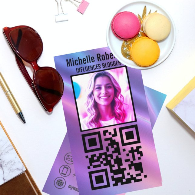 Carte De Visite photo qr code contact icônes arrière - plan tendan (Photo headshot QR code and contact symbols on simulated holographic background.)