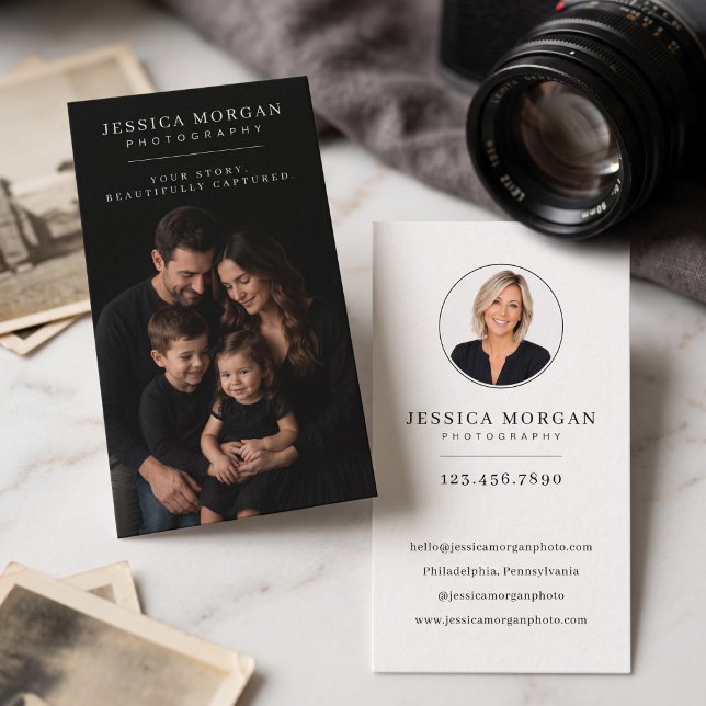 Carte De Visite Photographe Minimaliste Moderne (Simulated business cards on table)