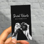 Carte De Visite Photographe tenant la caméra Photographie noire<br><div class="desc">Photographe tenant la caméra Élégant Carte de visite de Photographie Noire.</div>