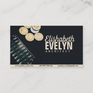 Carte De Visite Pièces éparpillées près du smartphone avec fin