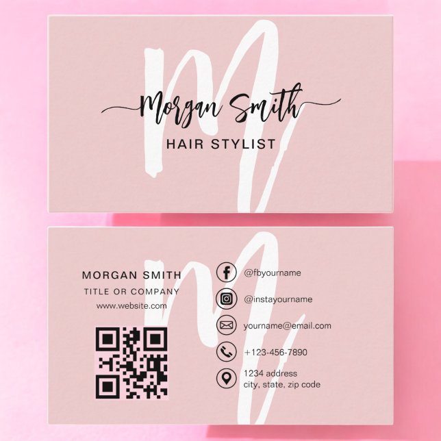 Carte De Visite Pink Modern Script QR Code Nom du monogramme (Créateur téléchargé)