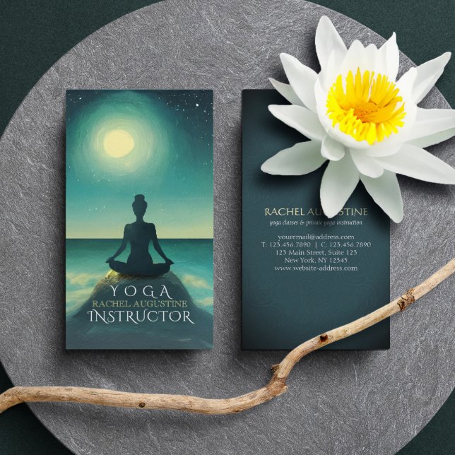 Carte De Visite Pose de méditation de yoga sur roche pleine lune é (Créateur téléchargé)