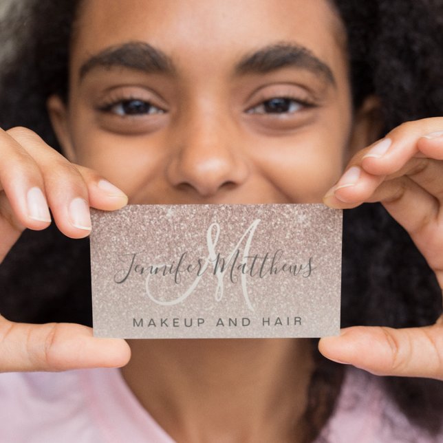 Carte De Visite  pour professionnels de la beauté en rose doré bri (Girly Rose Gold Glitter Monogram Makeup and Hair Business Card. Stand out above the competition. )