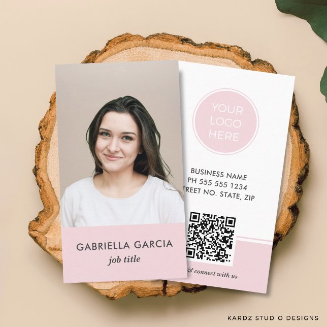 Carte de visite professionnelle avec code QR et lo (Front and back of the business card are shown in standard size. Choose size, corner + paper style.)