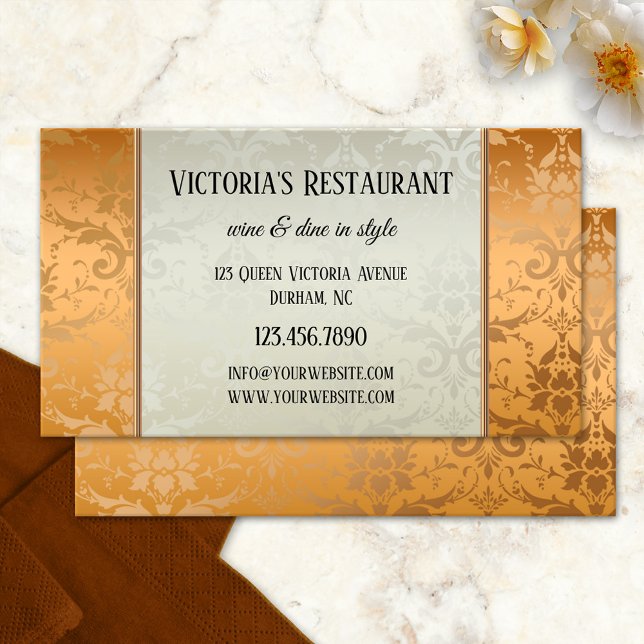 Carte de visite professionnelle en or de Damas (Restaurant business card featuring an elegant rose gold damask pattern design with silver grey)