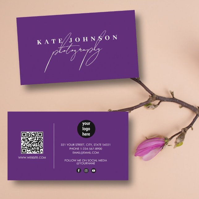 Carte De Visite Purple Signature Script QR Code Médias sociaux (Purple Signature Script QR Code Social Media Business Card)