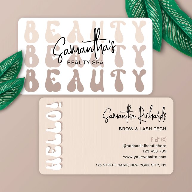 Carte De Visite Retro Beige moderne Girly Lash Salon de beauté ou  (Embrace the retro charm with this trendy beige beauty business card design)