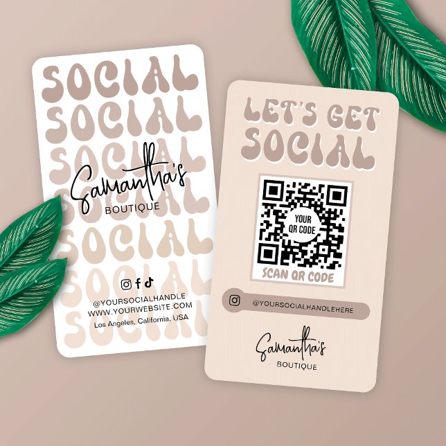 Carte De Visite Retro Crème Beige tendance Logo Médias sociaux QR  (Stand out and impress with this trendy Social Media QR code business card with retro fonts)