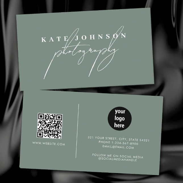 Carte De Visite Sage Green Signature Script QR Code Médias sociaux (Sage Green Signature Script QR Code Social Media Business Card)