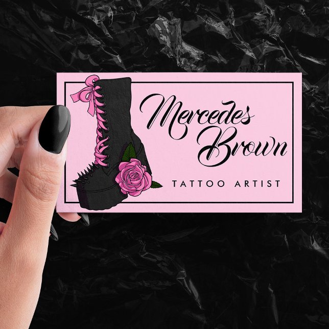 Carte De Visite Script gothique Boot Pink Tattoo Artiste (Gothic Script Boot Pink Tattoo Artist Business Card)
