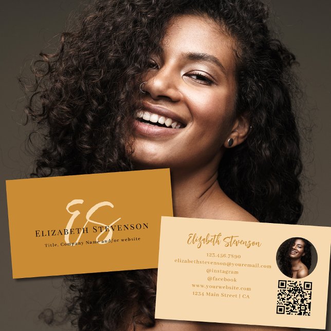 Carte De Visite Script Monogramme QR Code Photo Tan Brown Girl (Créateur téléchargé)