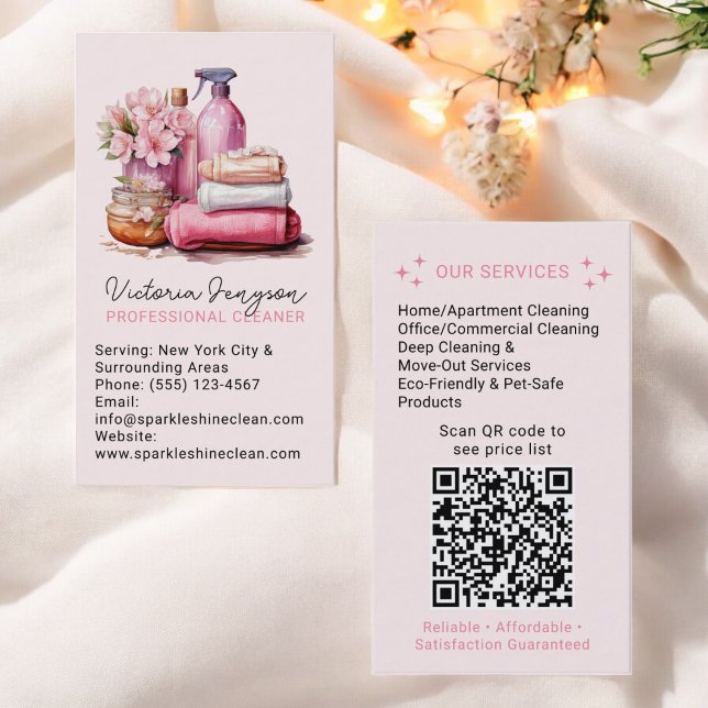 Carte De Visite Service de nettoyage rose élégant Code Qr de la fe (Elegant Pink Cleaning Service Maid Qr Code Business Card)