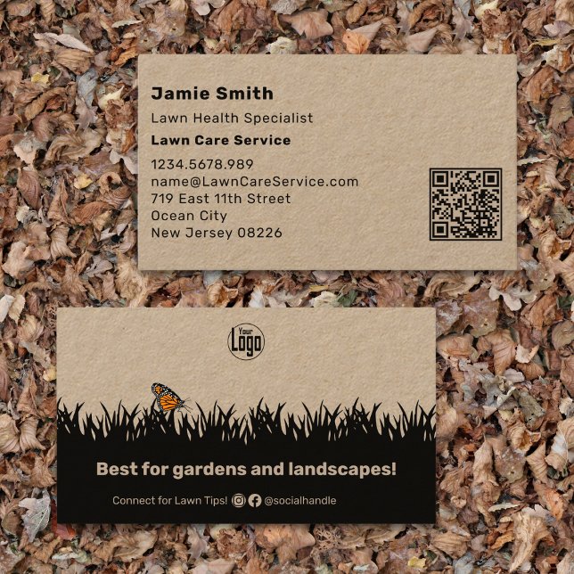 Carte De Visite Service de soins de kaki et de pelouse noire (Scannable Khaki and Black Lawn Care Service Business Card)