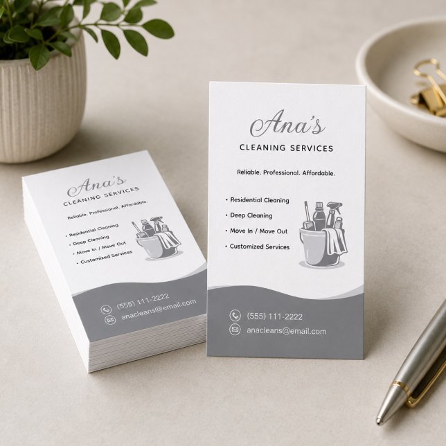 Carte De Visite Services de nettoyage de maison Gris (House Cleaning Services Gray Business Card)