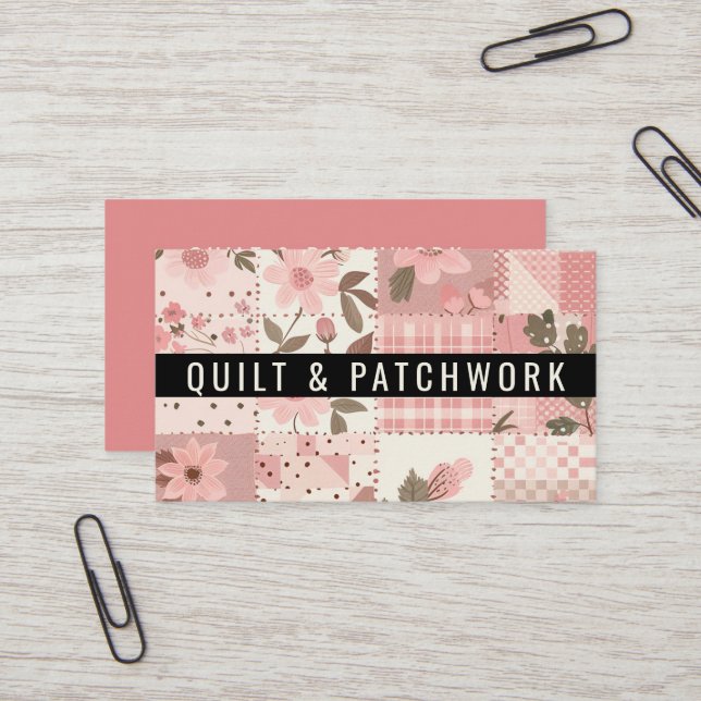 Carte De Visite Vêtement fait main en patchwork de quilt rose  (Devant/Arrière en situation)