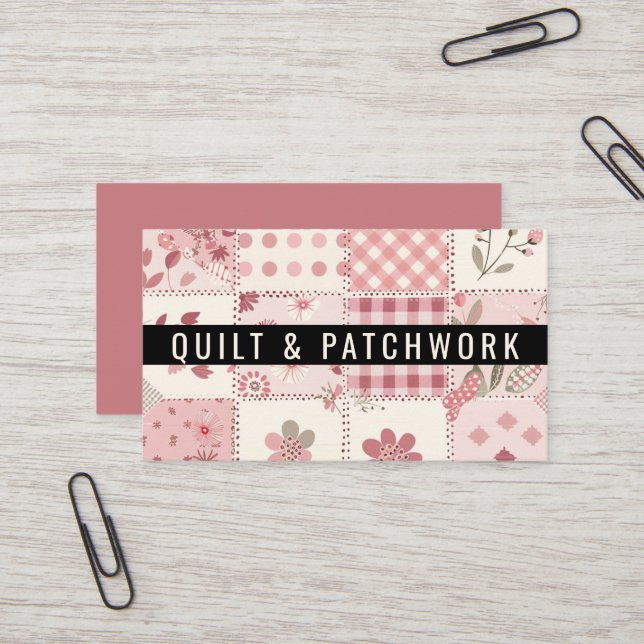 Carte De Visite Vêtement fait main en patchwork de quilt rose  (Devant/Arrière en situation)