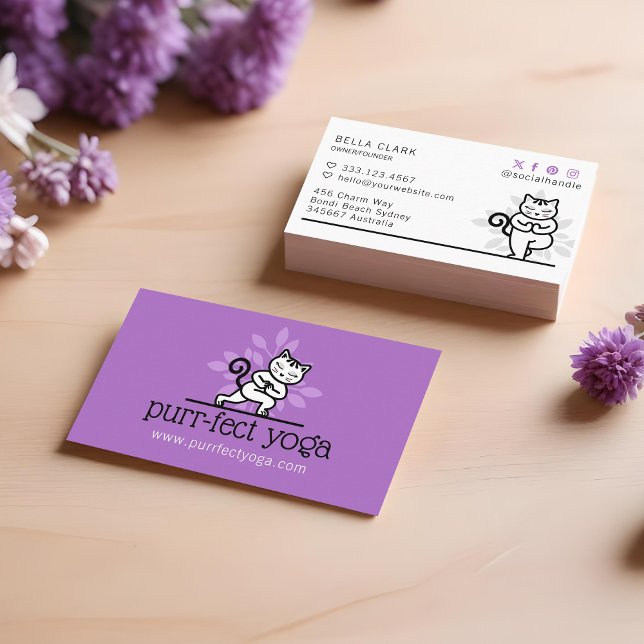 Carte De Visite Yoga Holistique Chat Méditant Yoga Pose pourpre (Holistic Yoga Cat Meditating Yoga Pose Purple Business Card)