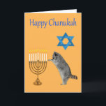 Carte de voeux de Chanukah<br><div class="desc">Raton laveur priant par un menorah avec une étoile de David</div>