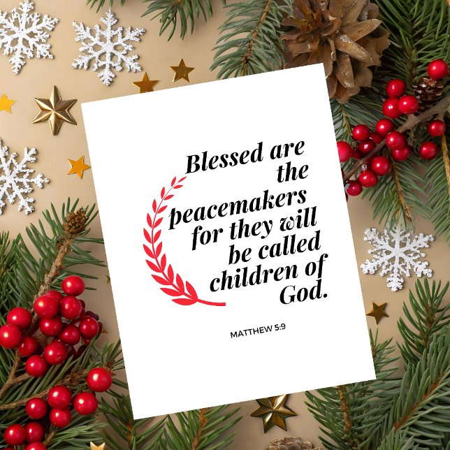 Carte de vœux de Noël avec verset biblique Matthie (Christmas greeting card with red wreath and Matthew 5:9 Bible verse on white festive background.)