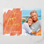 Carte De Vœux En Aluminium Aquarelle minimaliste Coral & Gold Tropical Beach<br><div class="desc">Plage minimaliste de la Nautical Boutique Co., la conception de cartes Happy Holidays propose une typographie manuscrite moderne et votre photo de portrait préférée (ratio 5x7). Le design est accentué par des écailles d'or et des étoiles de mer aquarelle, pour un thème de vacances tropicale amusant, et est placé sur...</div>
