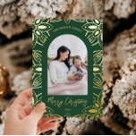 Carte De Vœux En Aluminium Beau cadre botanique Photo vert Noël<br><div class="desc">Cette belle salutation de Noël présente une élégante photo d'arc encadrée en feuille véritable botanique sur le devant, et comprend une photo complète de retour de la carte. Un vrai papier "Joyeux Noël" écriture manuscrite et votre nom et année en texte simple sur un arrière - plan vert ajoutent à...</div>